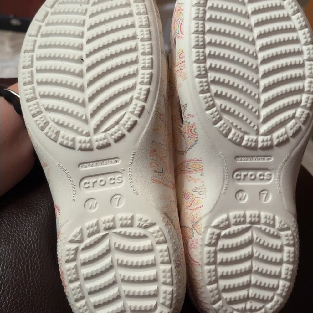 CROCS FREESAIL Cream and Pink Mules with Nature-Inspired Design - Picture 4 of 5
